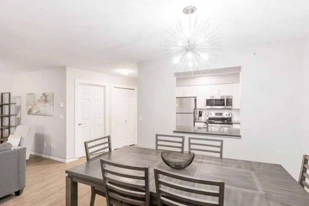 Apartament 2-Bdr 2-Bath I 1100 Sq.Ft I Walking Distance To Granville Island Vancouver