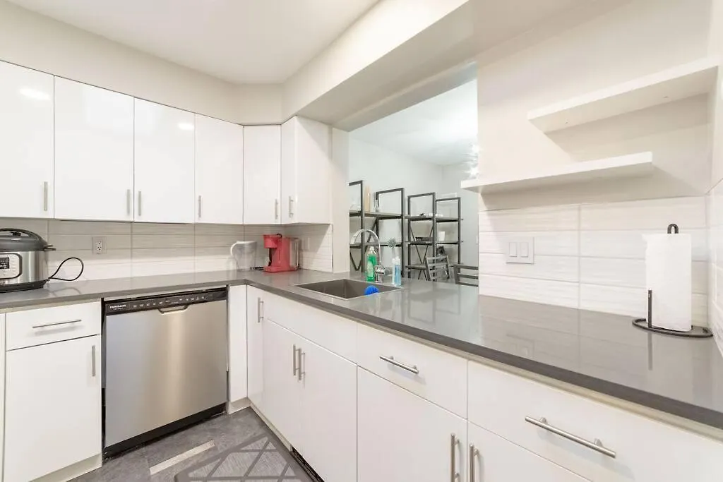 Apartament 2-Bdr 2-Bath I 1100 Sq.Ft I Walking Distance To Granville Island Vancouver Kanada